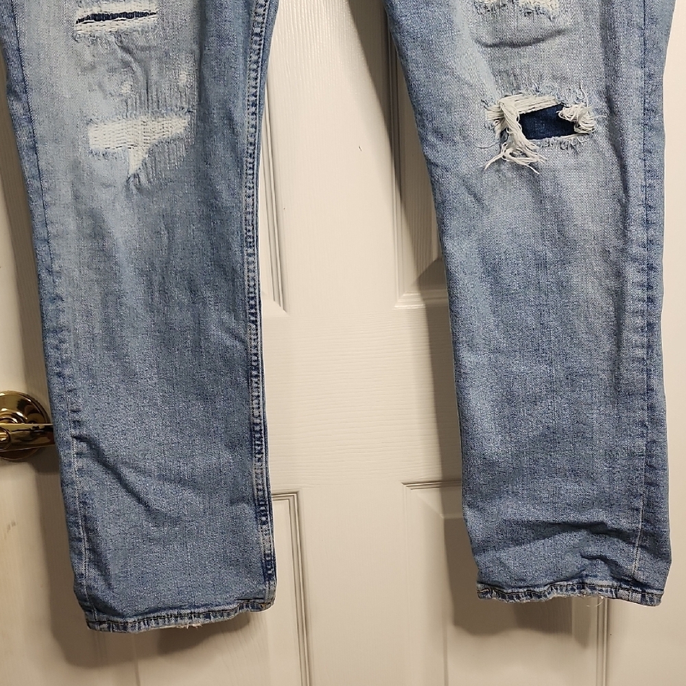 Old Navy Men's Light Blue Relaxed Jeans - Picture 3 of 15